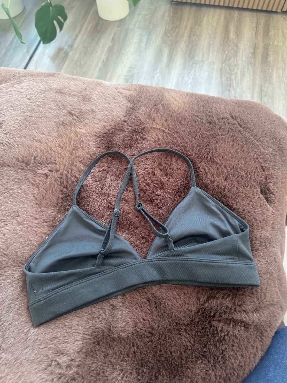 alo yoga triangle sports bra - Picture 2 of 2